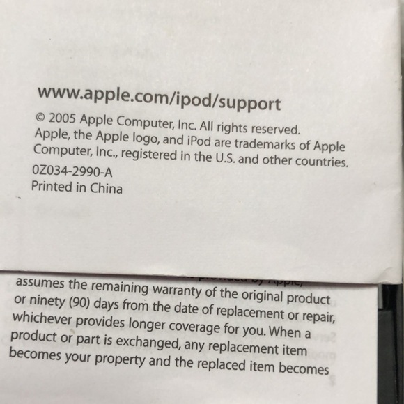 Apple iPod USB Power Adapter 2005 - Picture 12 of 13